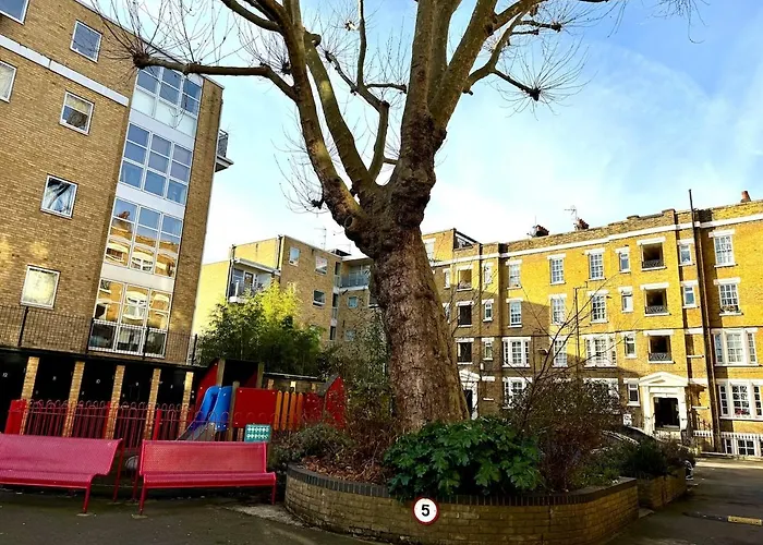 London Bridge 1-Bedroom Entire Apartments